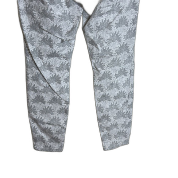 Vineyard Vines ladies Grey White Seashell Pants size 10 casual beachy - Picture 9 of 10